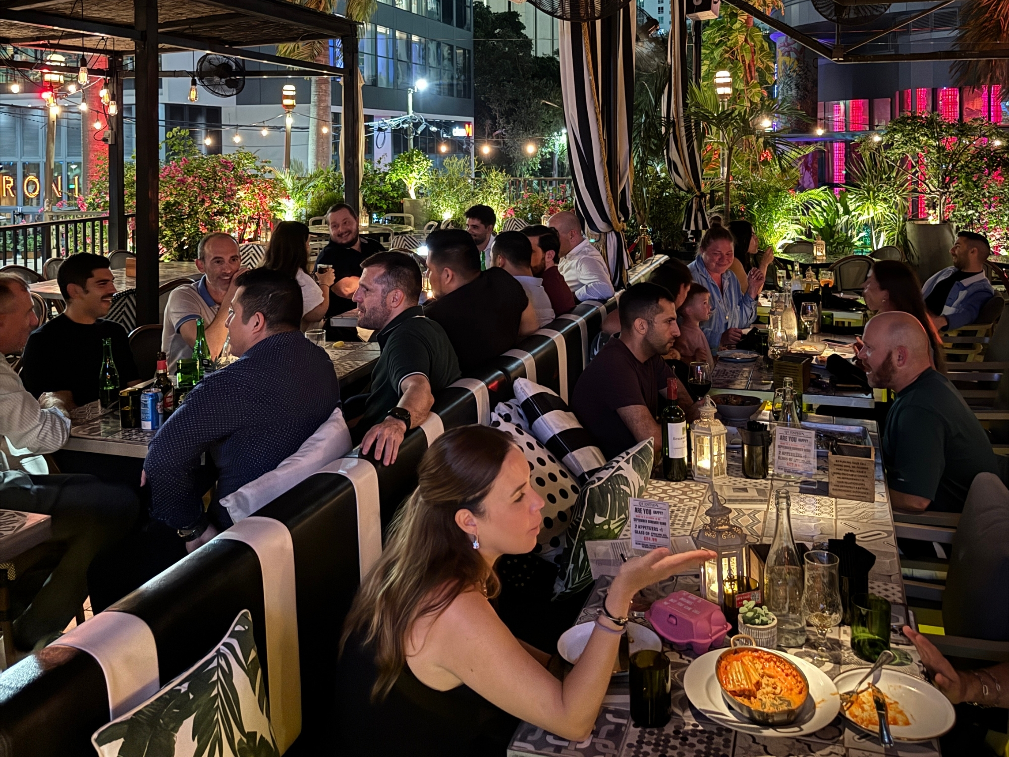 A lively restaurant terrace in Brickell, Miami at night